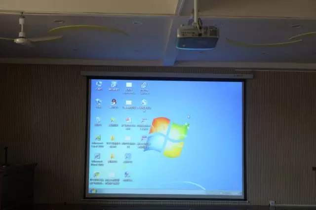 對(duì)于他們來說,一臺(tái)投影儀,是曾經(jīng)不敢奢求的夢,現(xiàn)在,廣東博皓來幫助他們圓夢