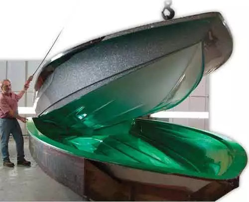 模具是玻璃鋼生產企業(yè)的印鈔機，脫模產品直接影響模具的使用壽命。