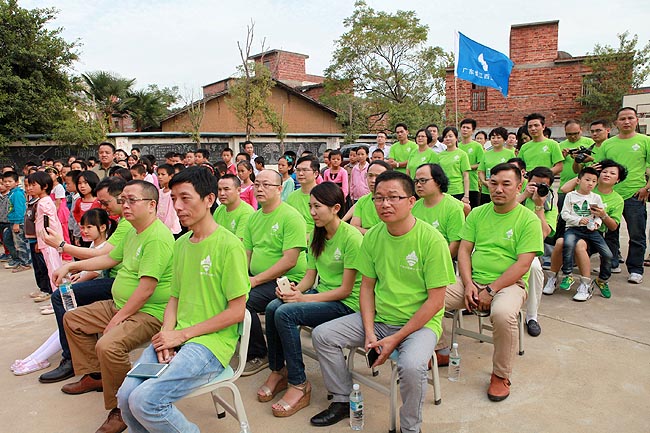 廣州博皓復(fù)合材料有限公司參加2014廣東江西商會捐資助學(xué)上猶行活動(dòng)