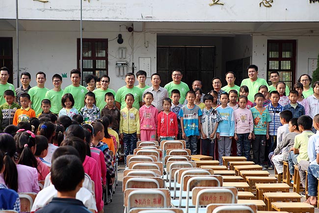 廣州博皓復(fù)合材料有限公司參加2014廣東江西商會捐資助學(xué)上猶行活動(dòng)