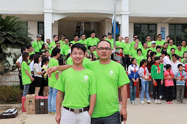 廣州博皓復(fù)合材料有限公司參加2014廣東江西商會捐資助學(xué)上猶行活動(dòng)